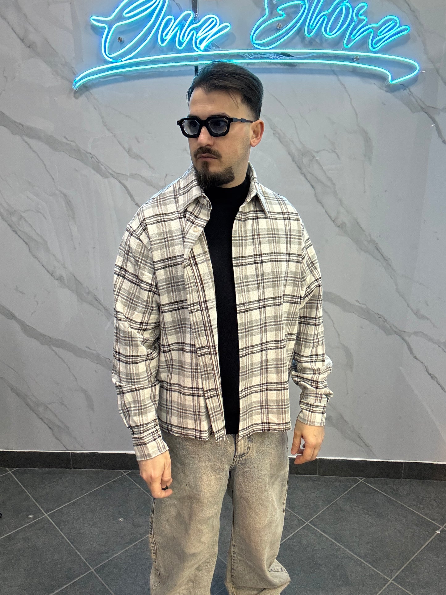 Camicia over sfrangiata bianca