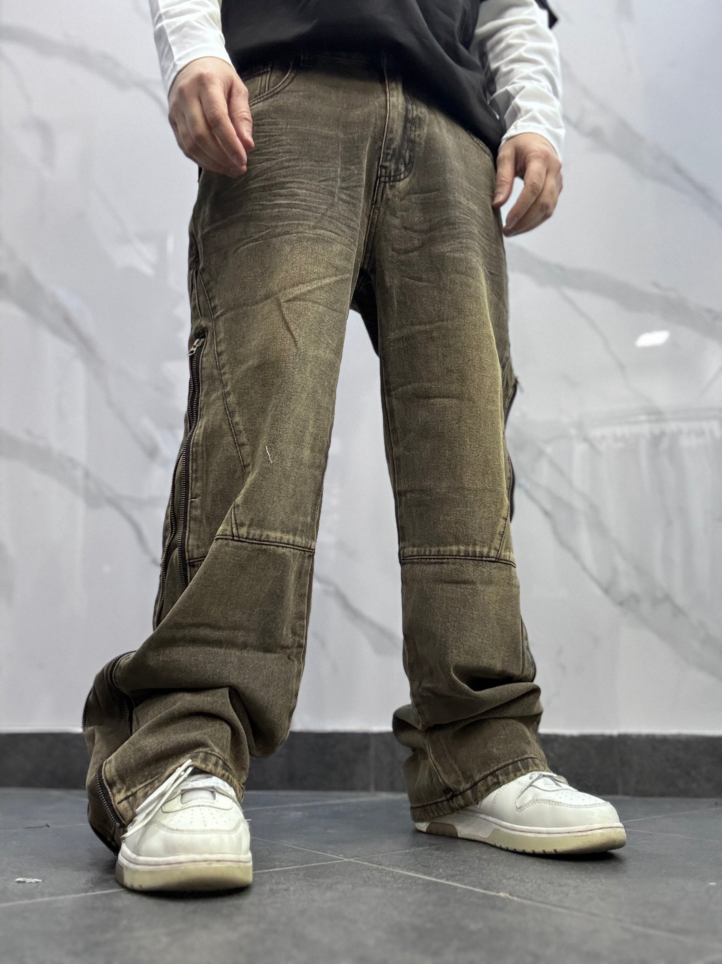 Flared total zip moro