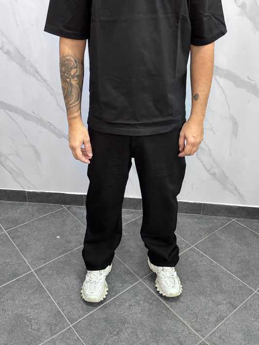 Baggy basic black