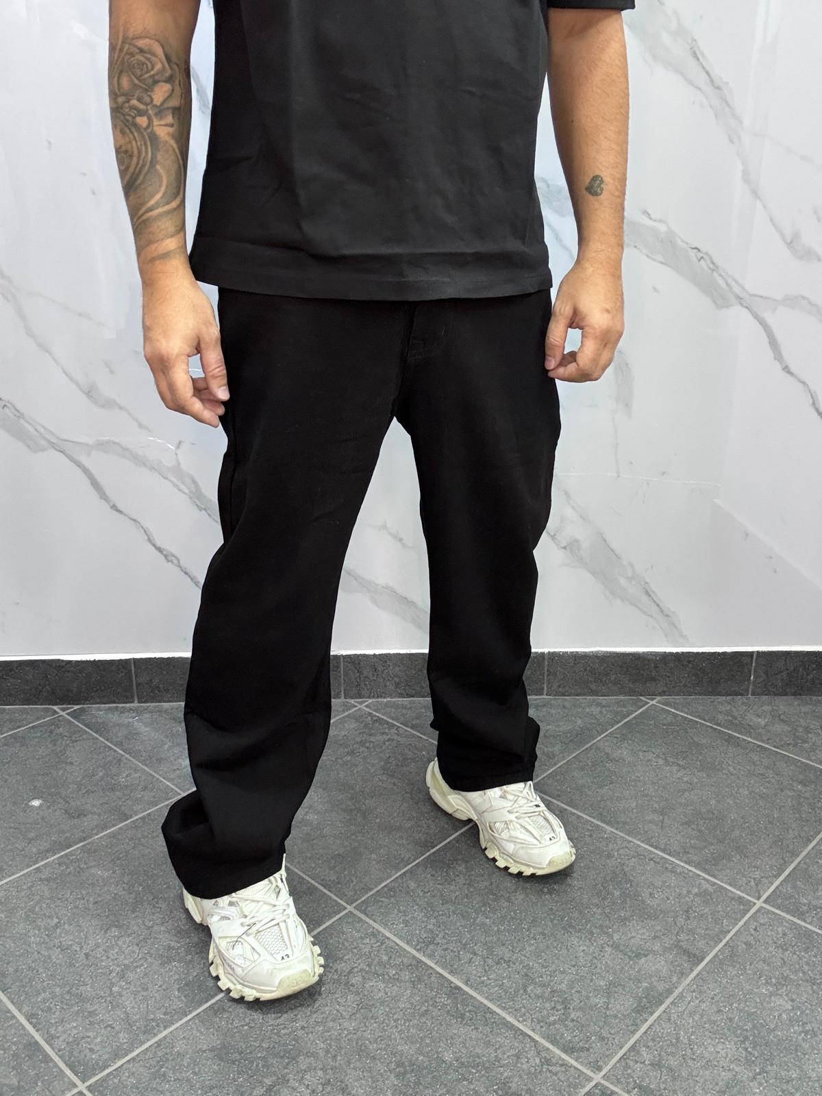 Baggy basic black